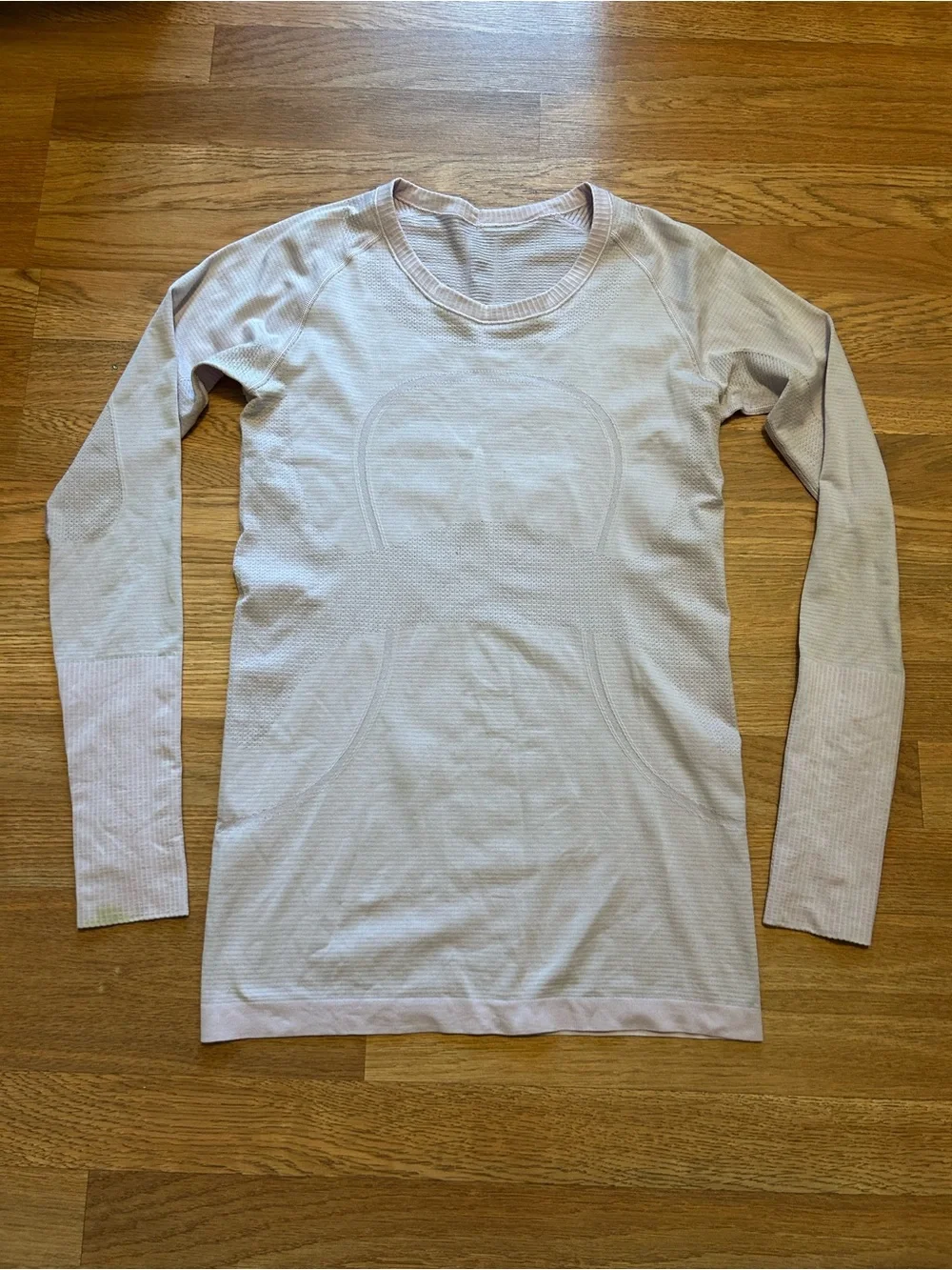 lululemon light pink swiftly tech women’s Long-Sleeve athletic shirt size 8